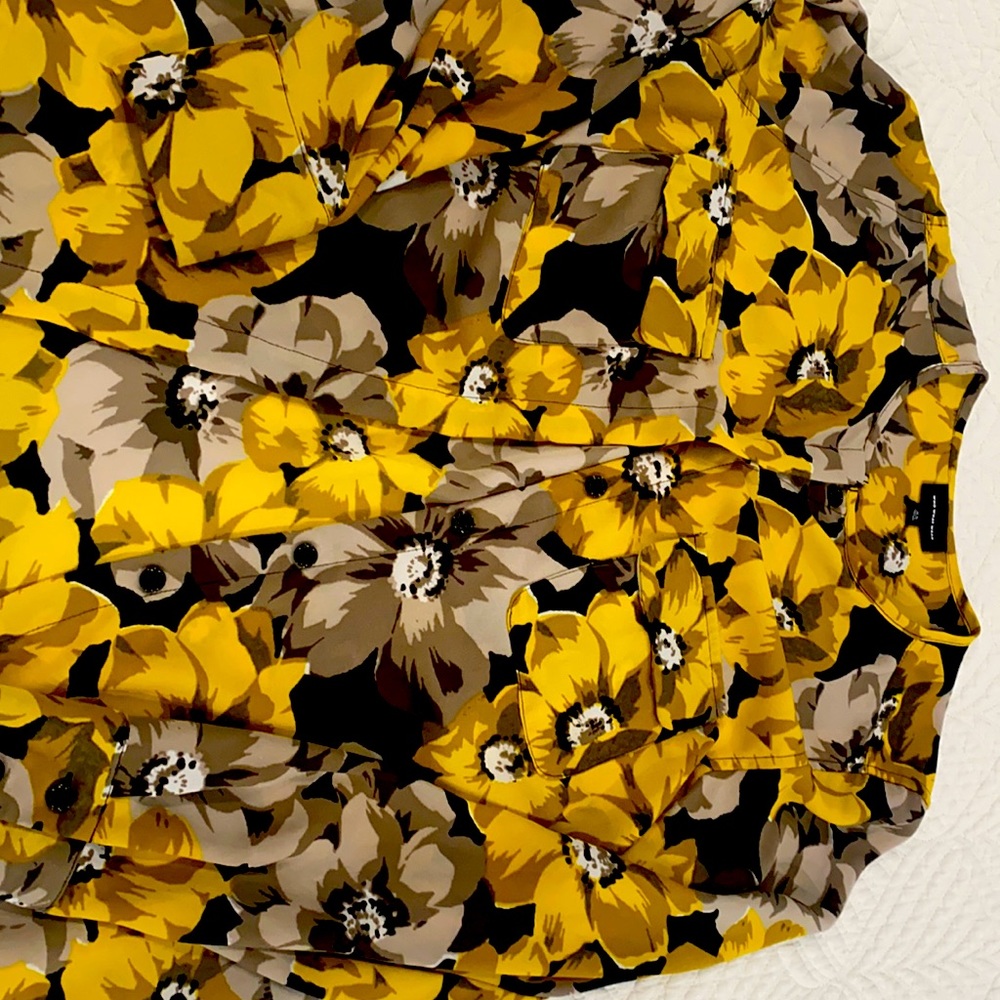 Like new beautiful blouse. Have matching bag for separate sale.